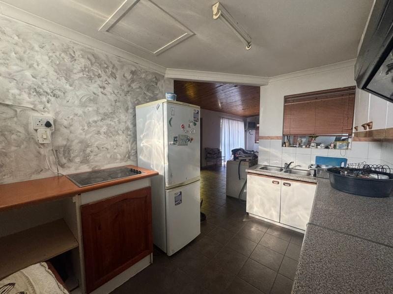 To Let 1 Bedroom Property for Rent in Athlone Western Cape